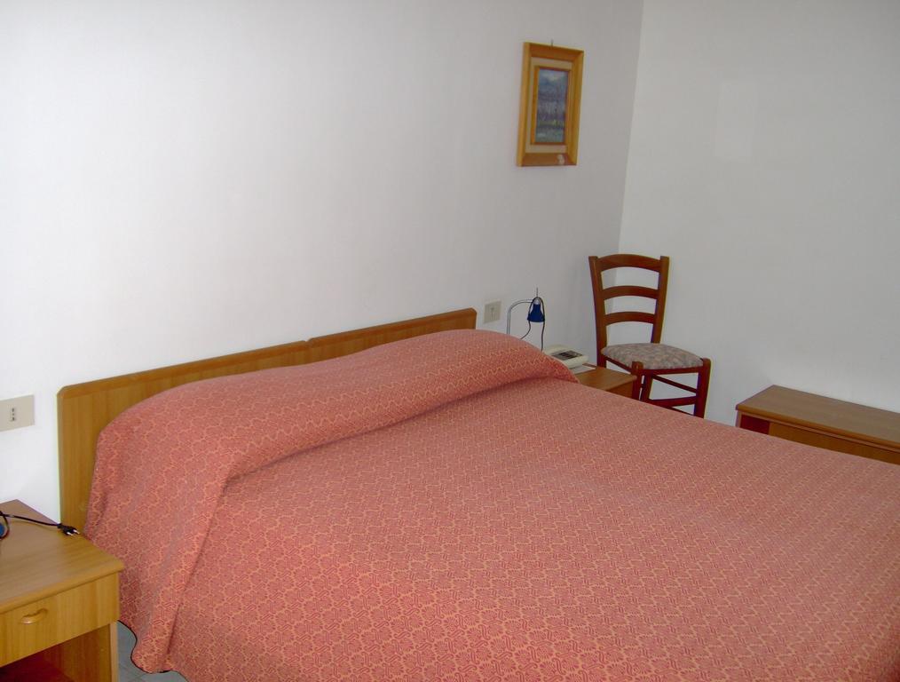 Hotel Svizzero Санджинето Номер фото
